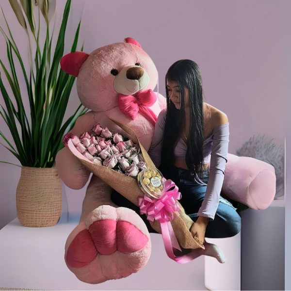 Peluche gigante de 150 cm con ramo de rosas y chocolates Ferrero.